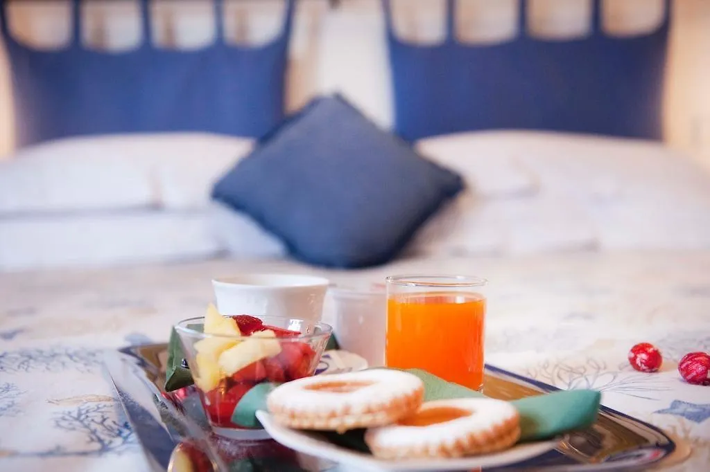 A Due Passi Bed & Breakfast Forte dei Marmi 3*,  Italy